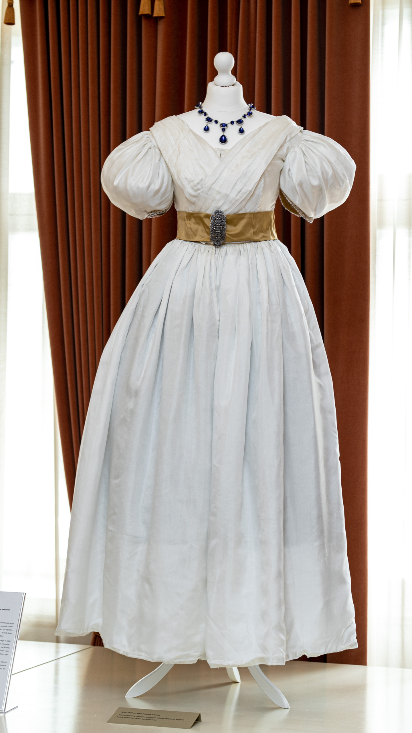 Eglės 1830-ųjų balinė suknelė